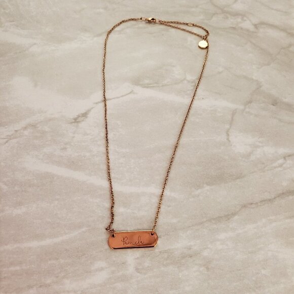 ✨ Stella and Dot Gold Pamela Engraved Plaque Necklace ✨ - Picture 1 of 8